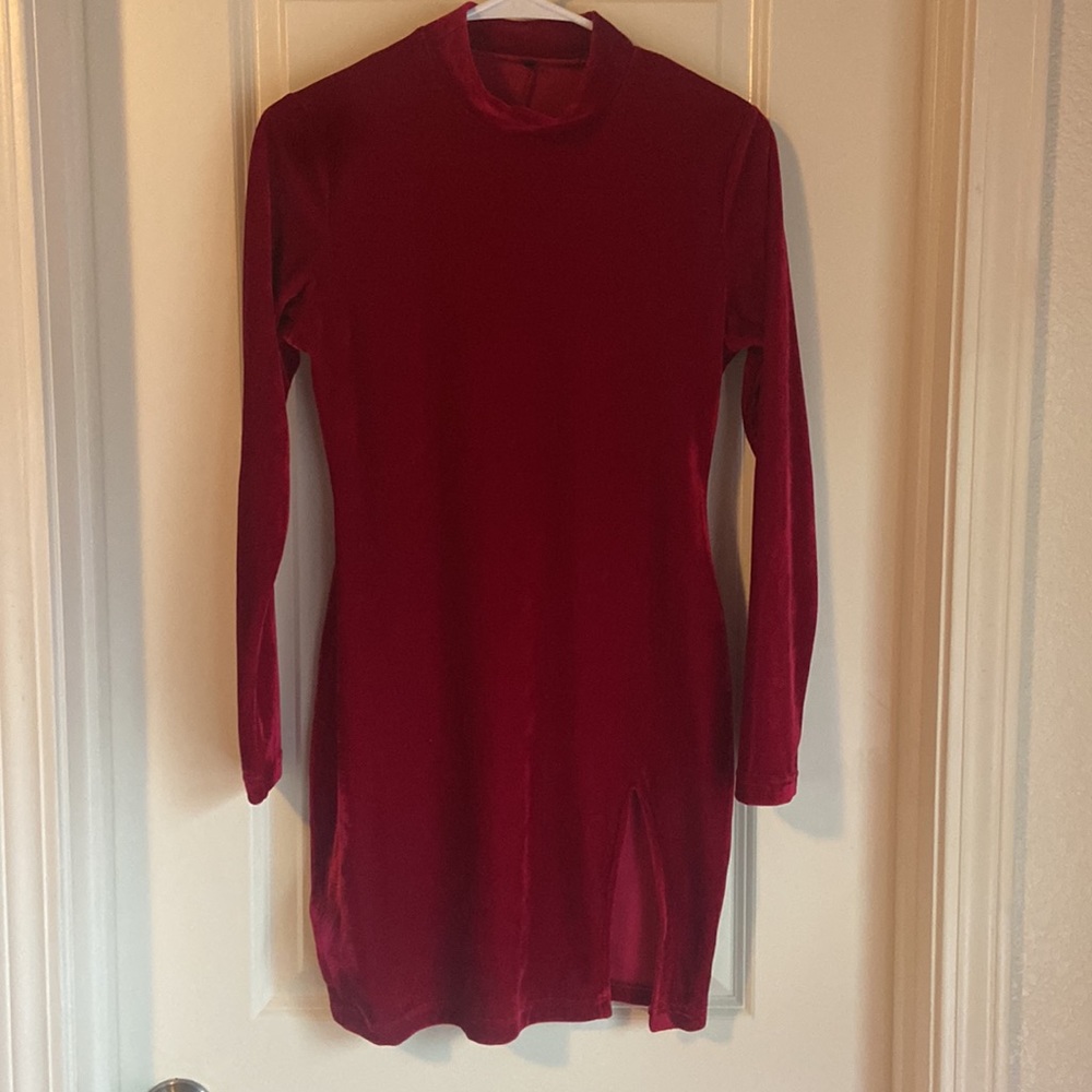 Red velvet long sleeve mini dress with slit